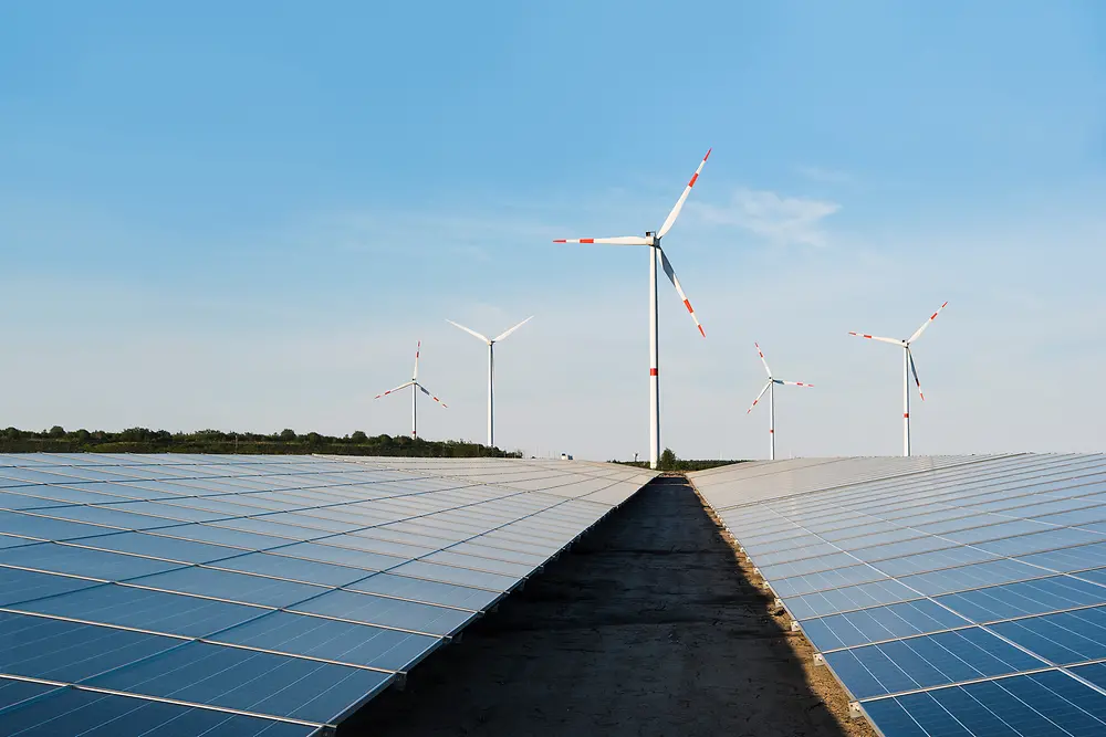 Vjetroturbine i solarni paneli