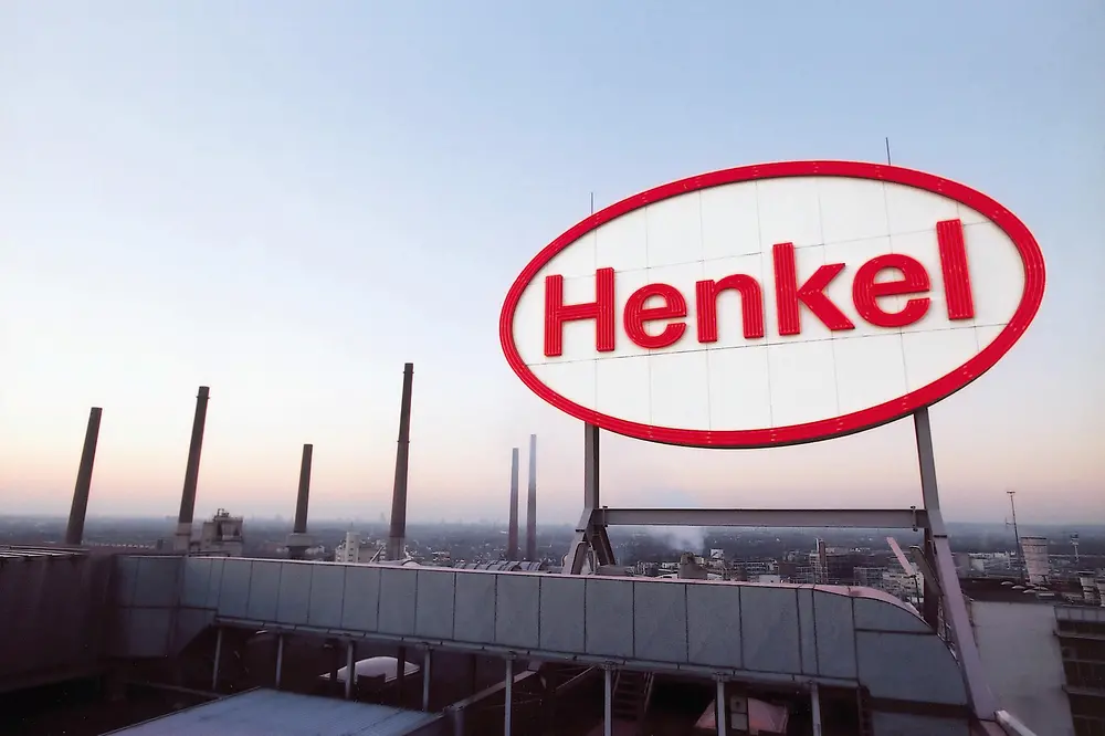 Henkelov logotip na krovu u Diseldorfu.