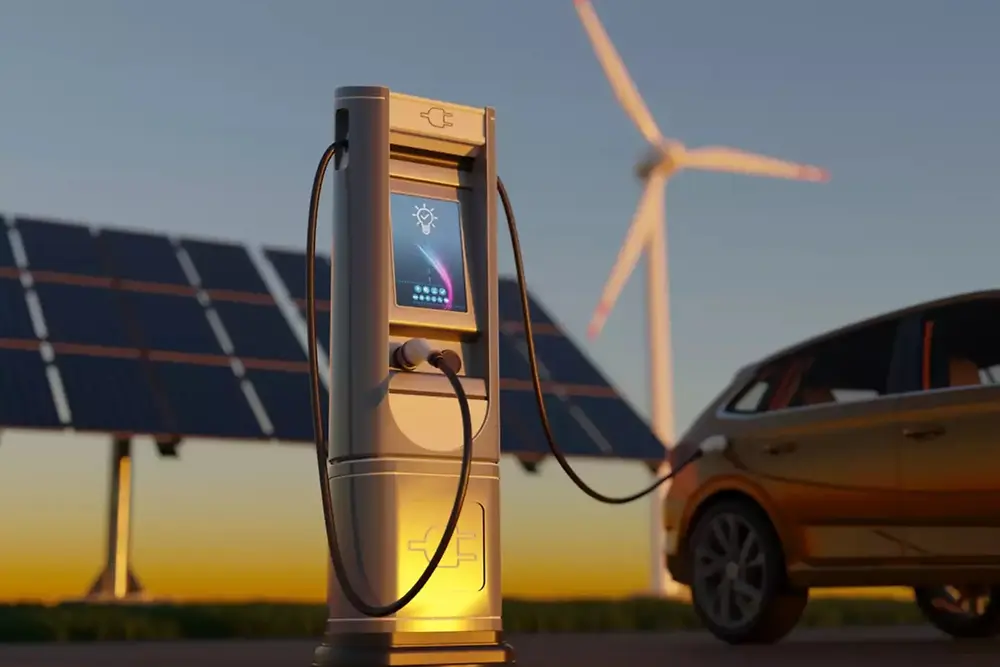 Stanica za punjenje električnih vozila sa solarnim panelima i vjetroturbinama u pozadini.
