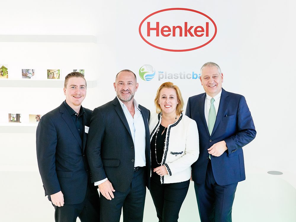 

Henkel has become the first major global fast-moving consumer goods company to partner with the Plastic Bank. At the presentation of the partnership (from left): Shaun Frankson and David Katz, Founder of the Plastic Bank, Marie-Ève Schröder, Corporate Senior Vice President International Marketing in Henkel’s Beauty Care business unit and Thomas Müller-Kirschbaum, Head of Global Research and Development in Henkel’s Laundry & Home Care business unit.